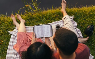 Ignatian Discernment for Christian Singles: How to Choose a Holy and Happy Relationship